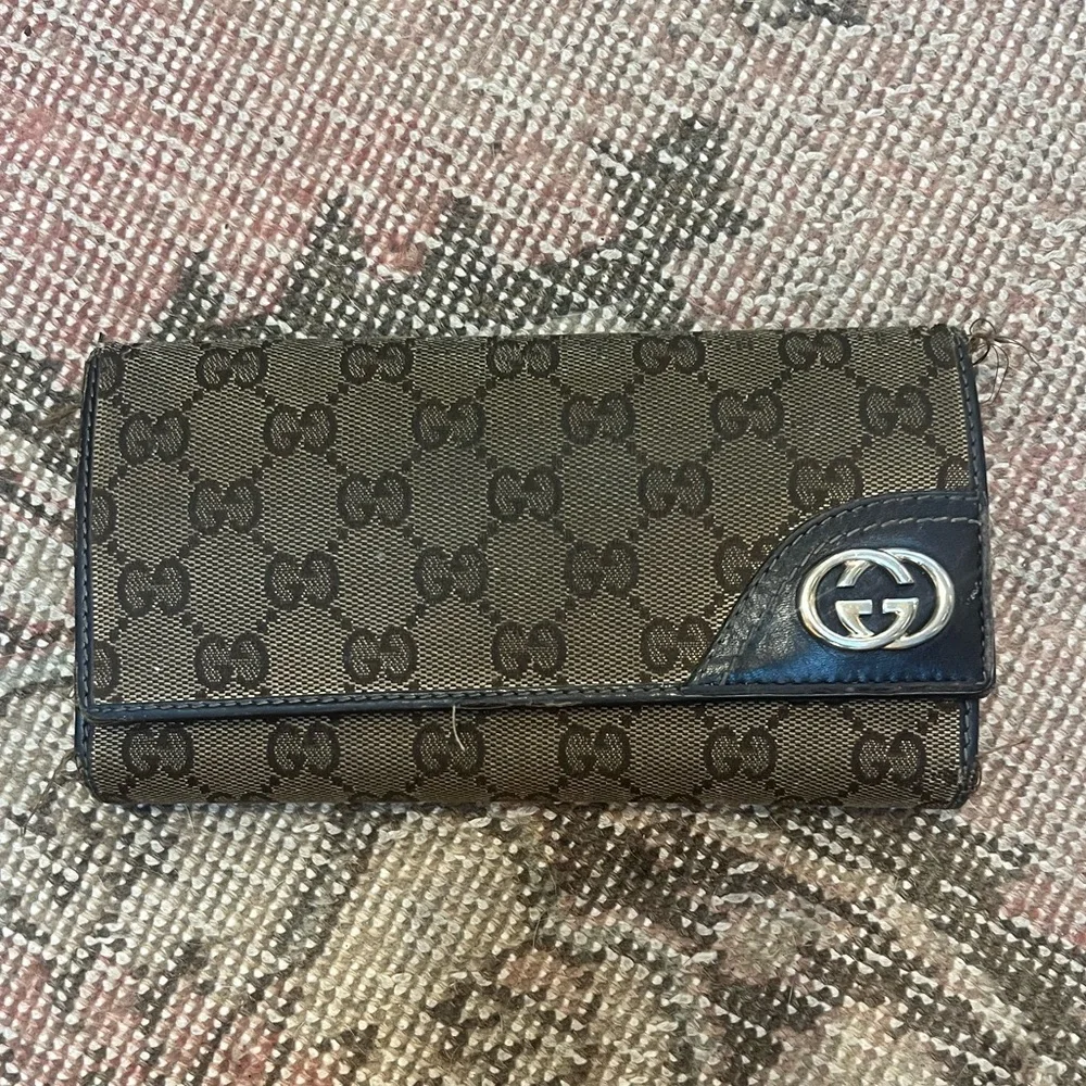 Vintage GG Canvas Continental Wallet !!! Authentic Gucci wallet !!! - Picture 1 of 13